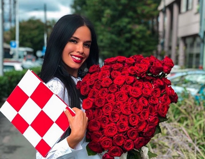 Najsexi chorvátska fanúšička predáva vlastnú značku bikín